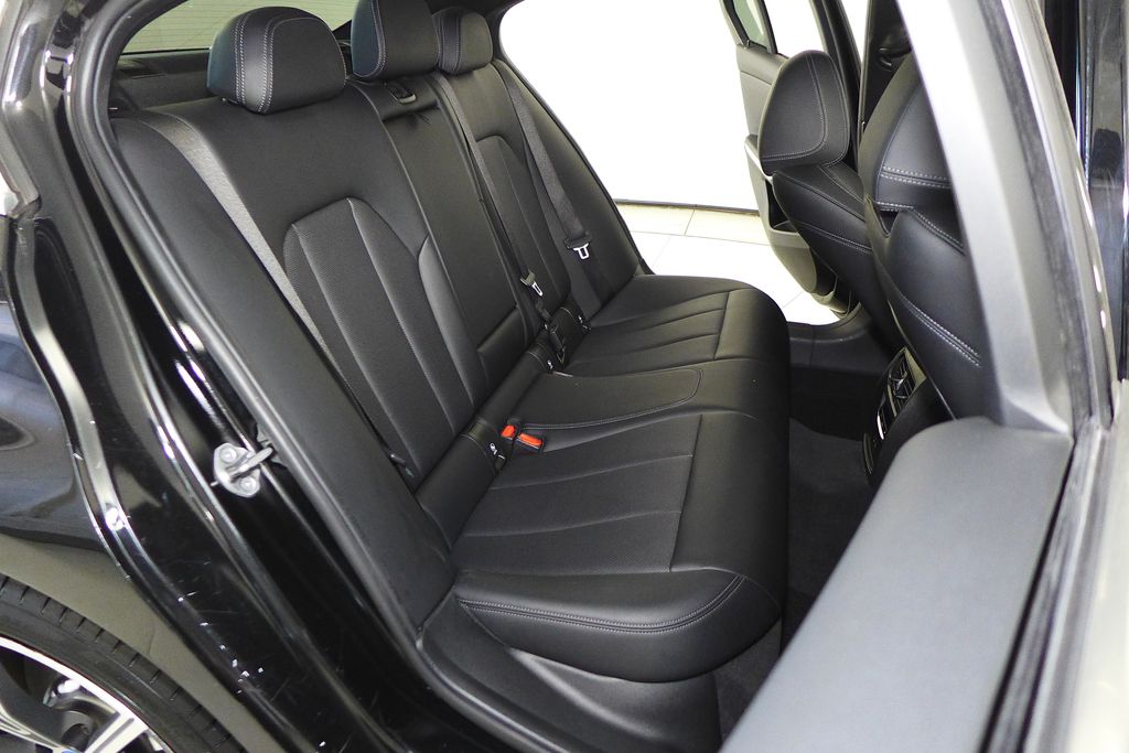 Thumbnail: 2022 BMW 3 Series - 20