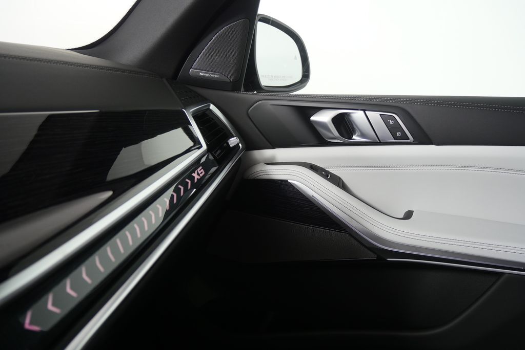Thumbnail: 2026 BMW X5 - 25