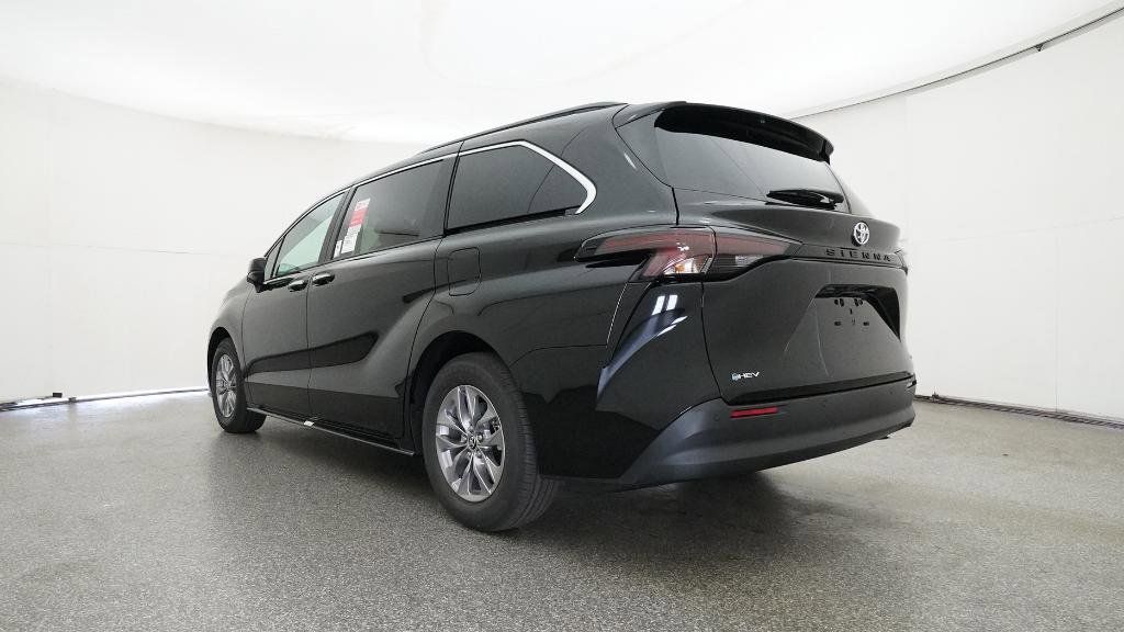 Thumbnail: 2026 Toyota Sienna - 22