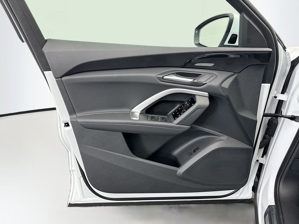 Thumbnail: 2025 Audi Q5 - 23