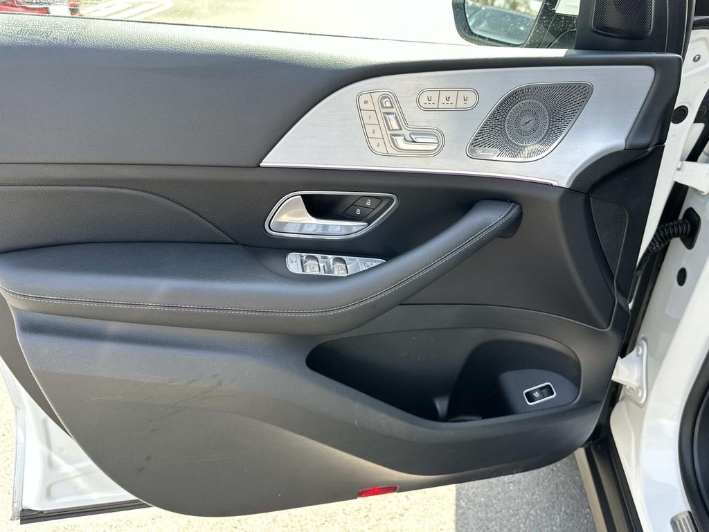 Thumbnail: 2025 Mercedes-Benz GLE - 29