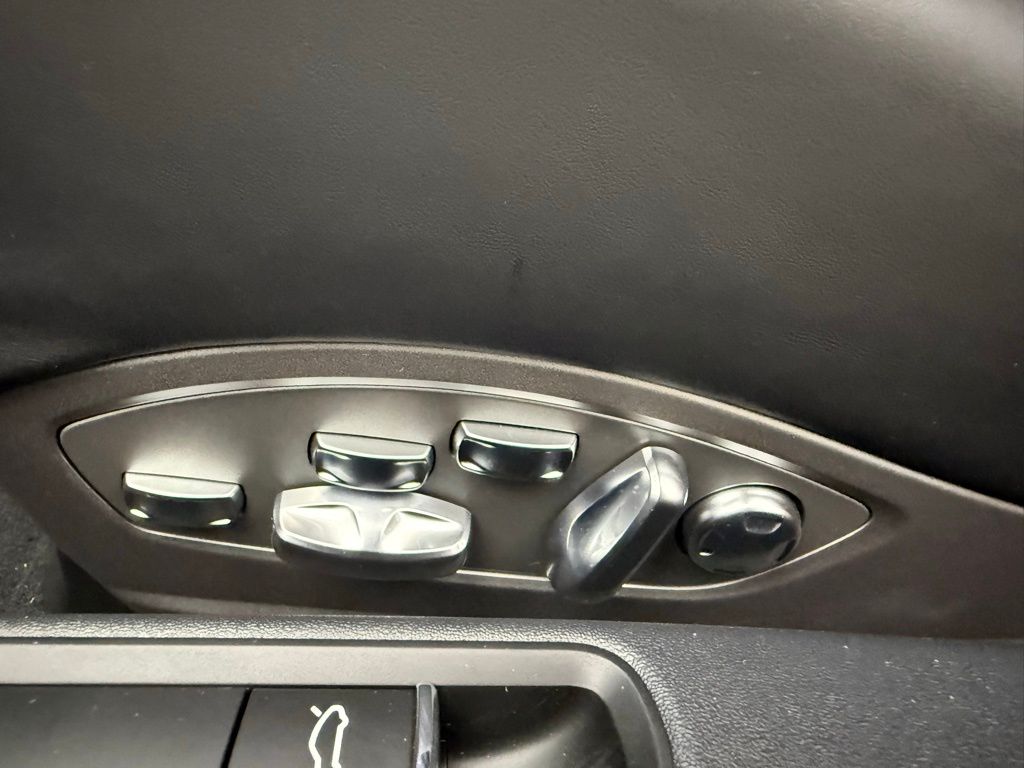 Thumbnail: 2025 Porsche  - 19