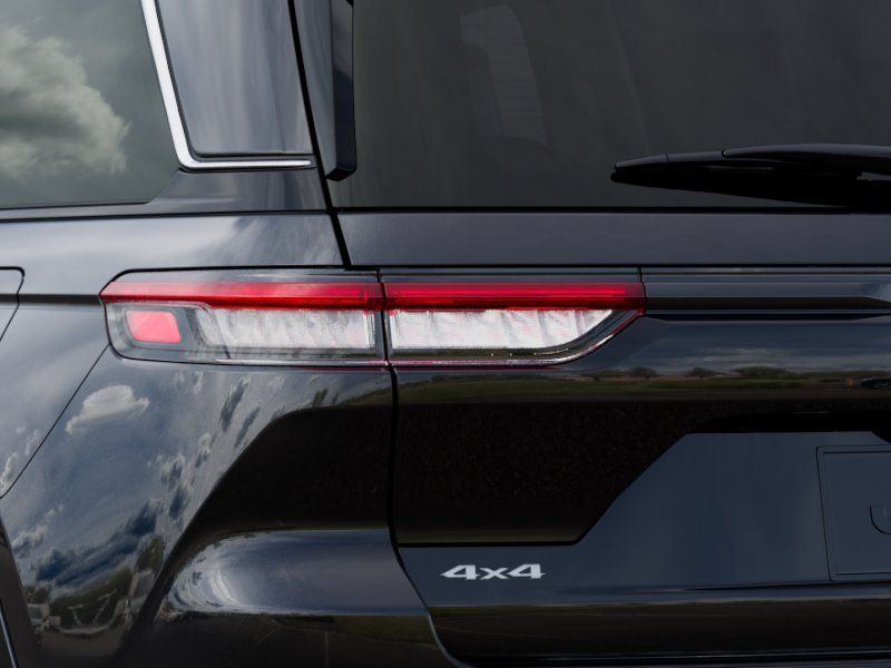 New 2025 Diamond Black Crystal Pearlcoat Jeep  image 9