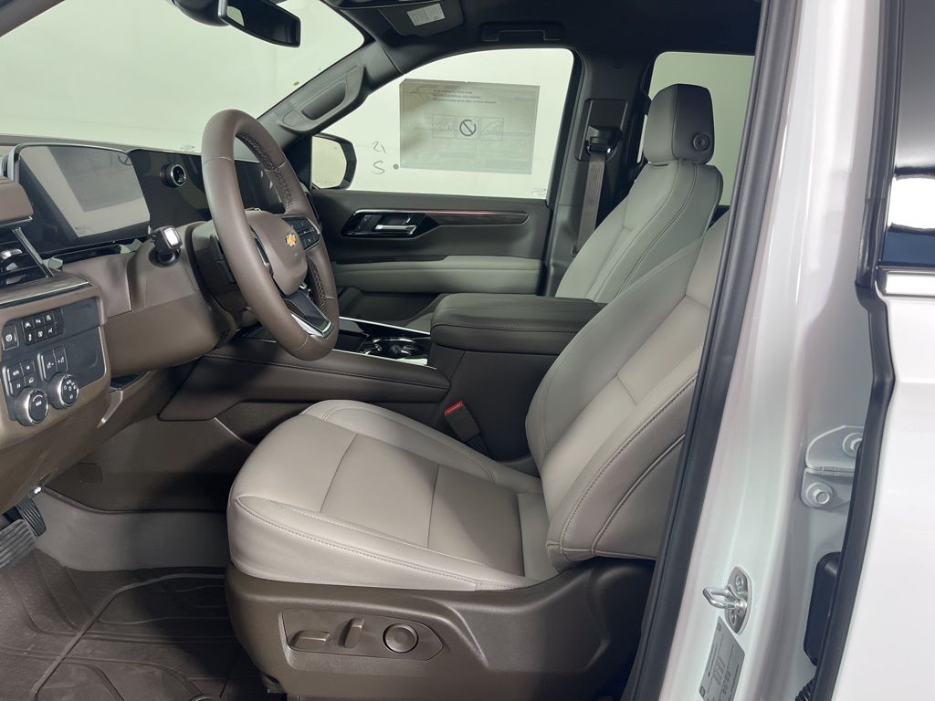 Thumbnail: 2025 Chevrolet Tahoe - 21
