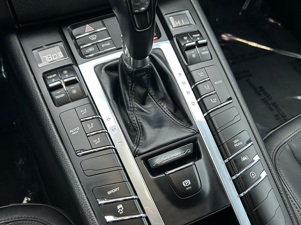 Thumbnail: 2018 Porsche Macan - 25