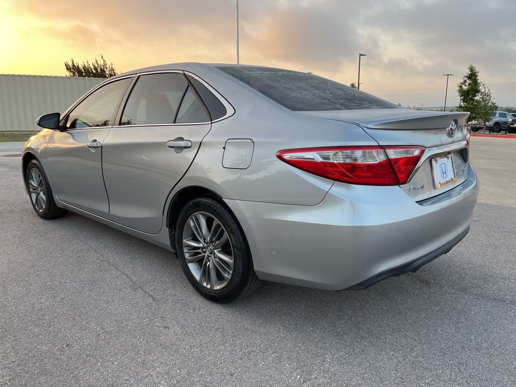 2015 Toyota Camry SE 6