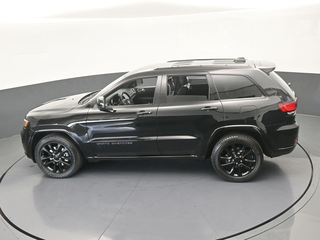 Used 2021 Diamond Black Crystal Pearlcoat Jeep Laredo X image 43