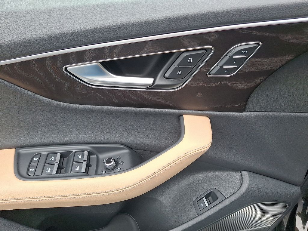Thumbnail: 2025 Audi Q7 - 12