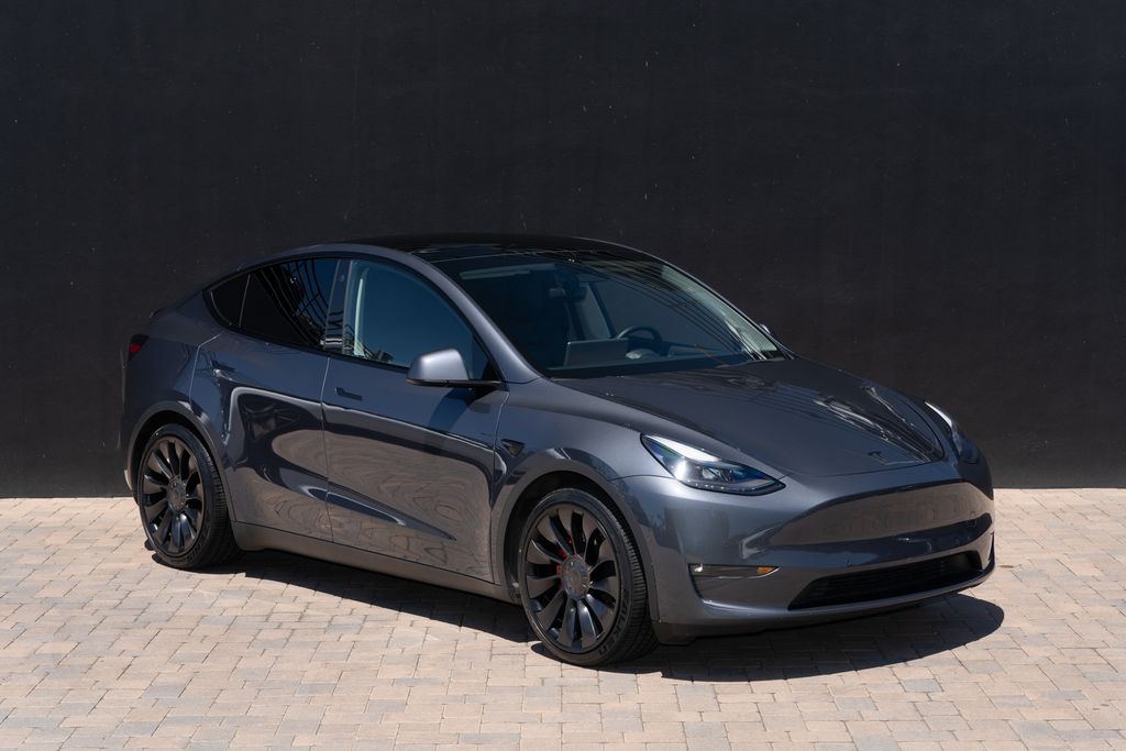 /2022 Tesla Model-Y