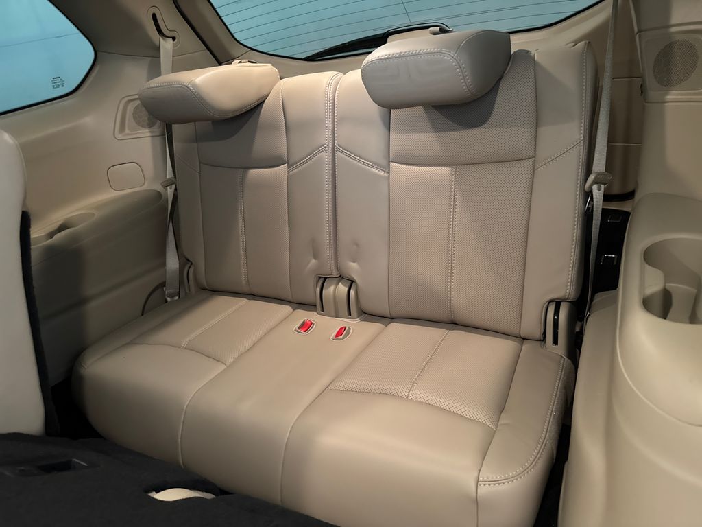 Certified Used 2018 White Nissan Platinum image 35