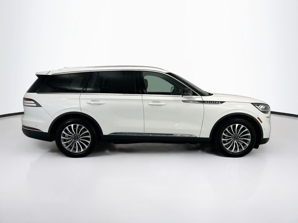 Thumbnail: 2023 Lincoln Aviator - 4