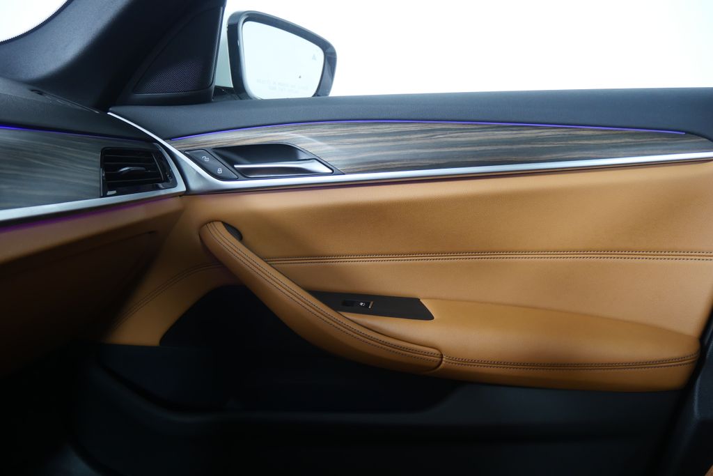 Thumbnail: 2023 BMW 5 Series - 25