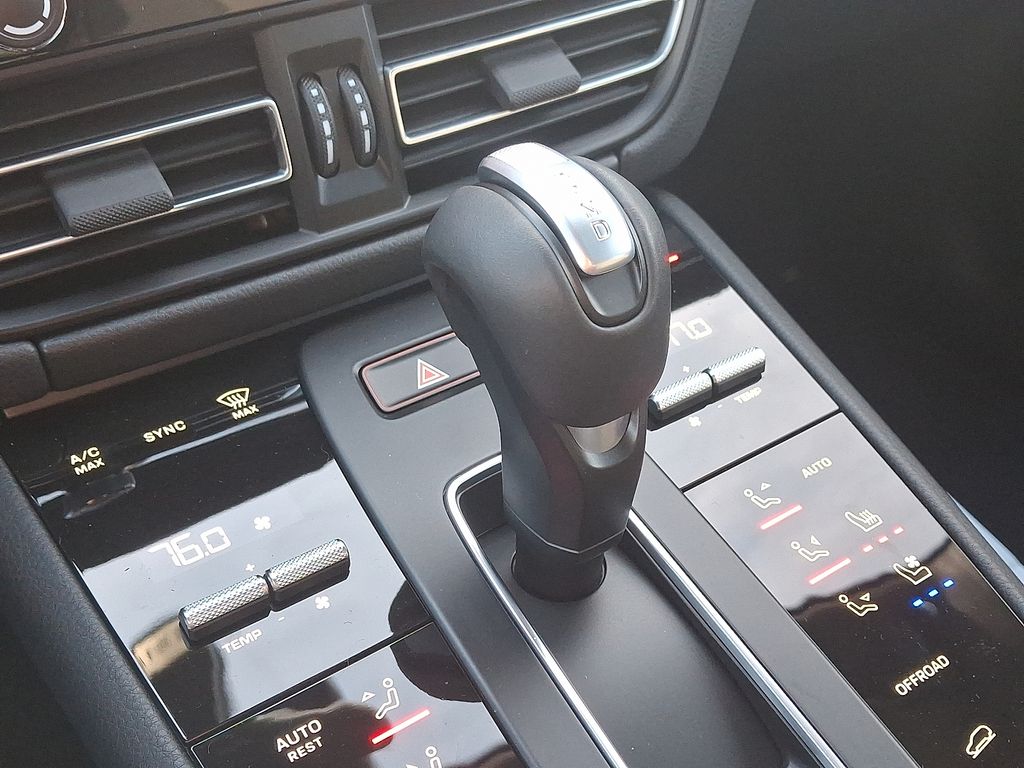 Thumbnail: 2026 Porsche Macan - 19