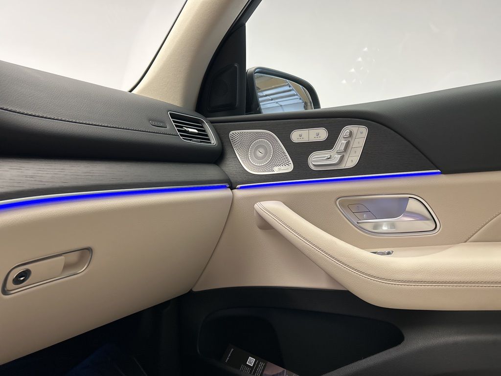 Thumbnail: 2026 Mercedes-Benz GLS - 21