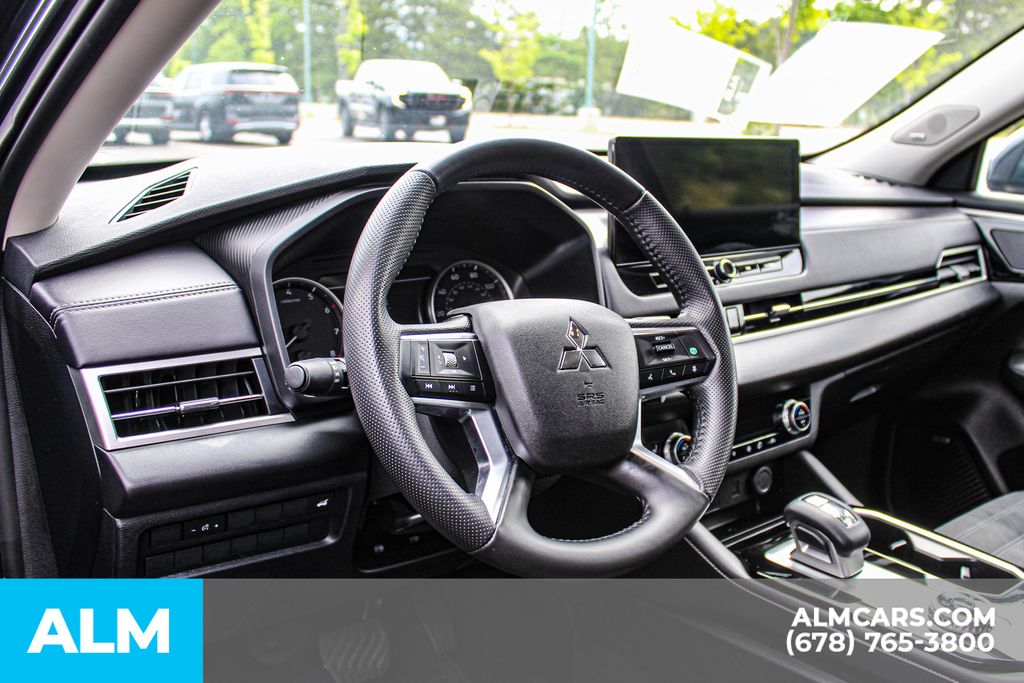 Used 2025 Gray Mitsubishi SE image 24