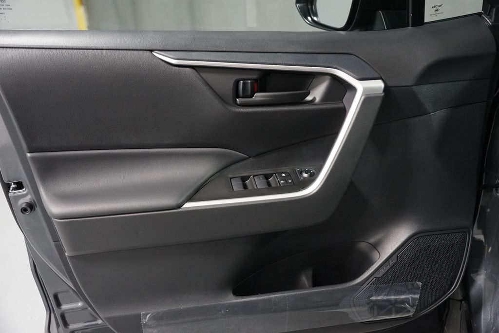 Thumbnail: 2025 Toyota RAV4 - 28