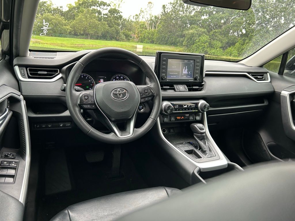 2020 Toyota RAV4 XLE Premium 12
