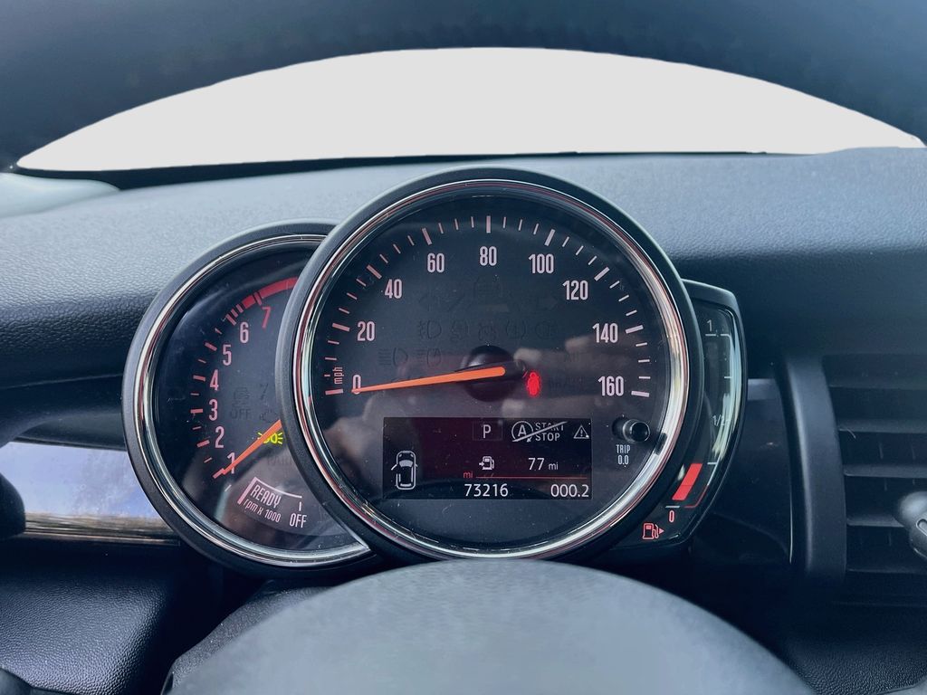 Used 2019 White MINI Classic image 12