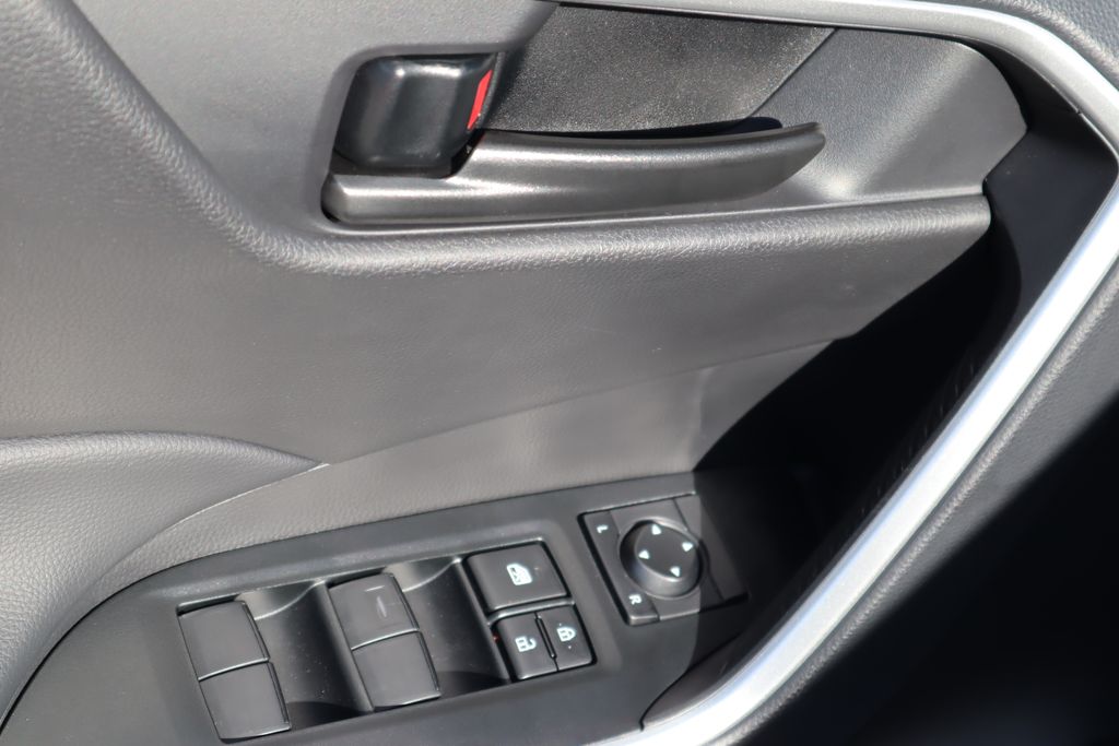 Thumbnail: 2025 Toyota RAV4 - 22