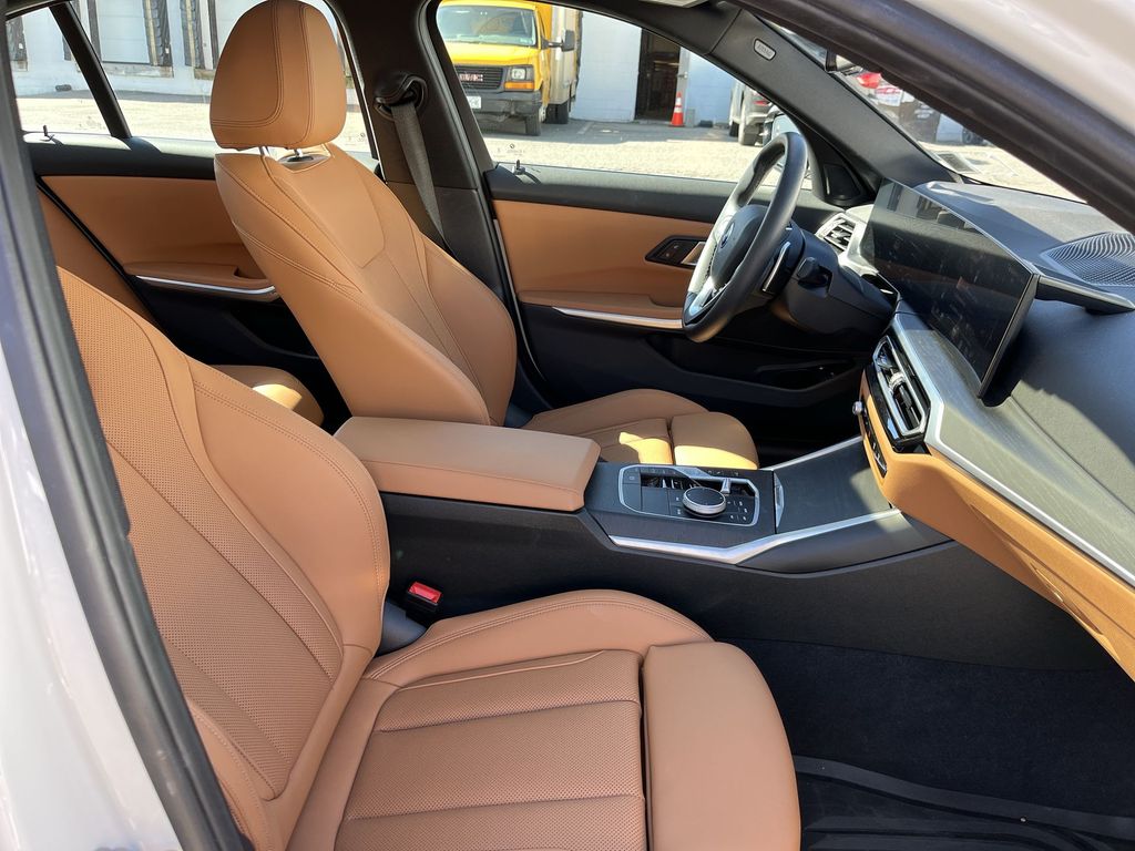 Thumbnail: 2024 BMW 3 Series - 26