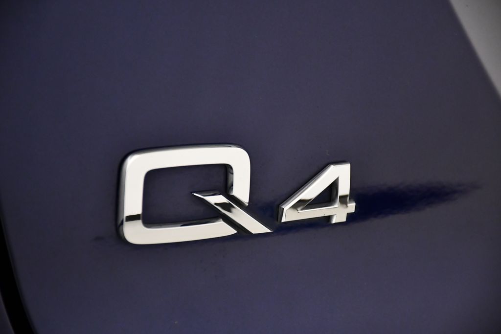 Thumbnail: 2022 Audi Q4 e-tron - 9