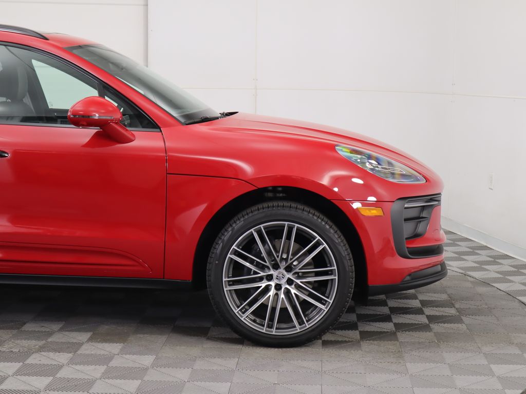 Thumbnail: 2025 Porsche Macan - 11