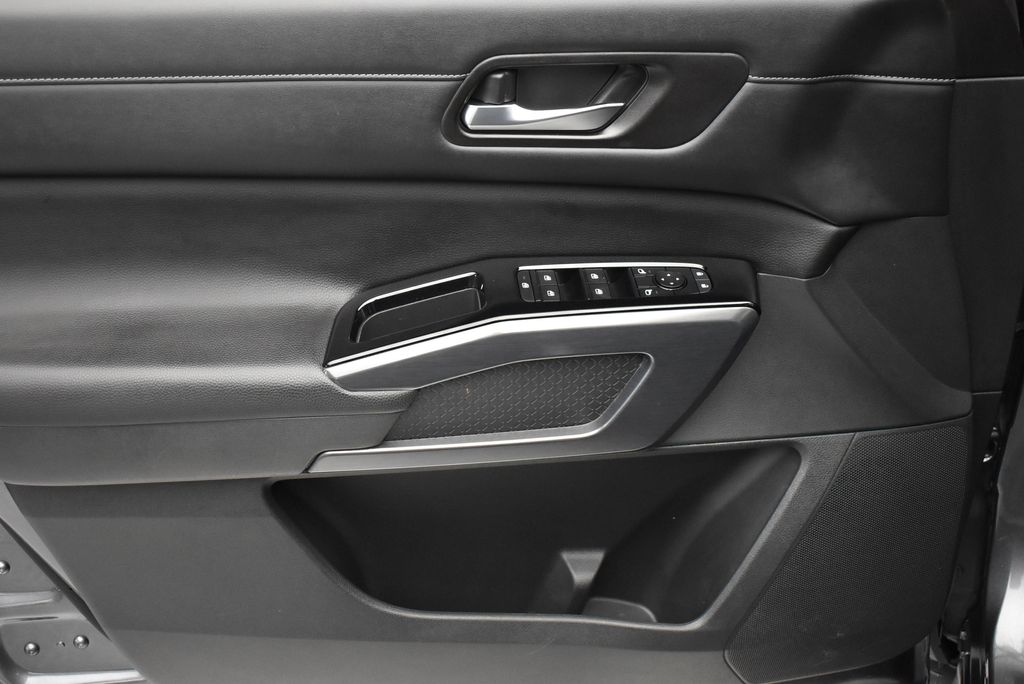 Thumbnail: 2023 Nissan Pathfinder - 10