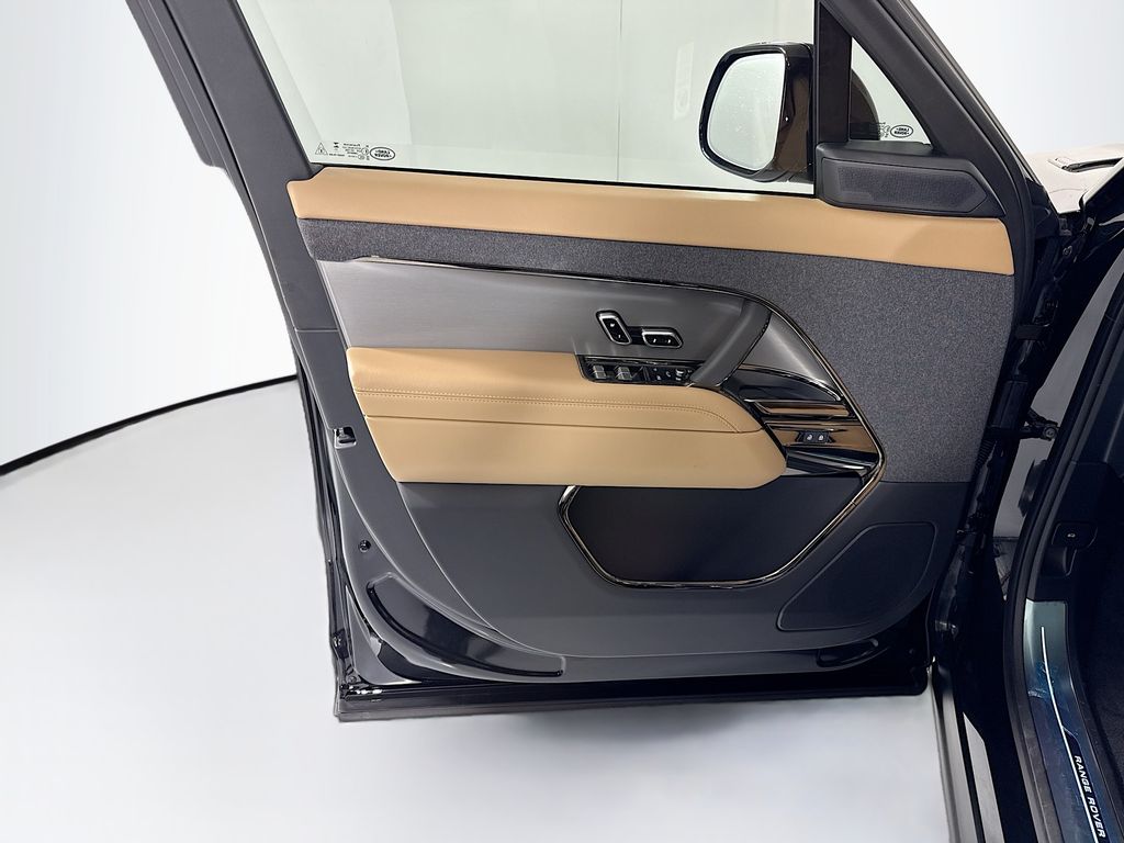 Thumbnail: 2026 Land Rover Range Rover Sport - 26