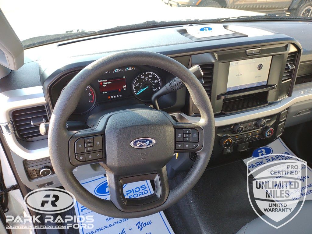2025 Ford F-250SD XLT photo