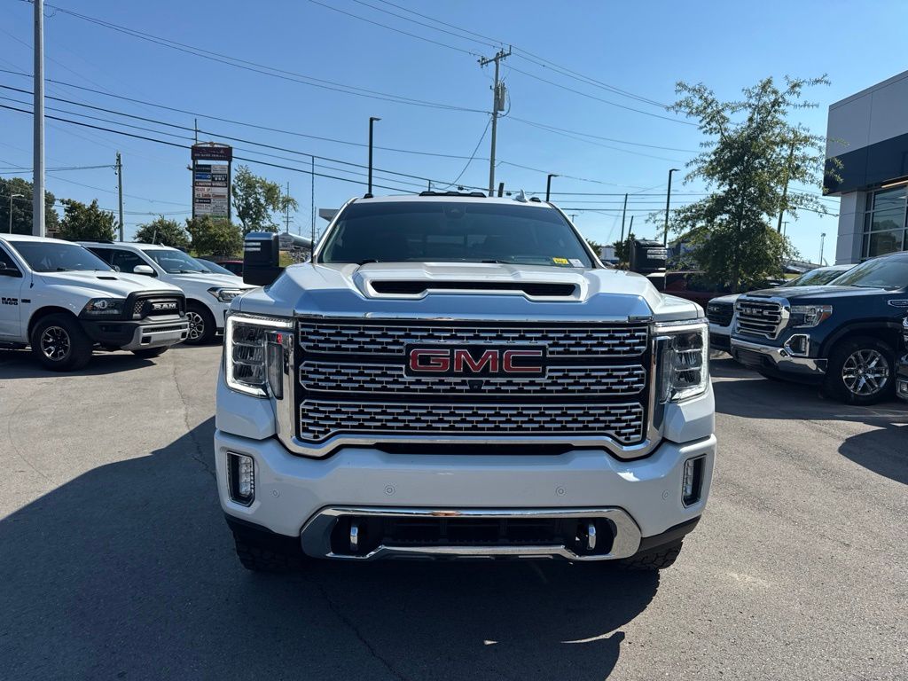 Used 2022 White GMC Denali image 2