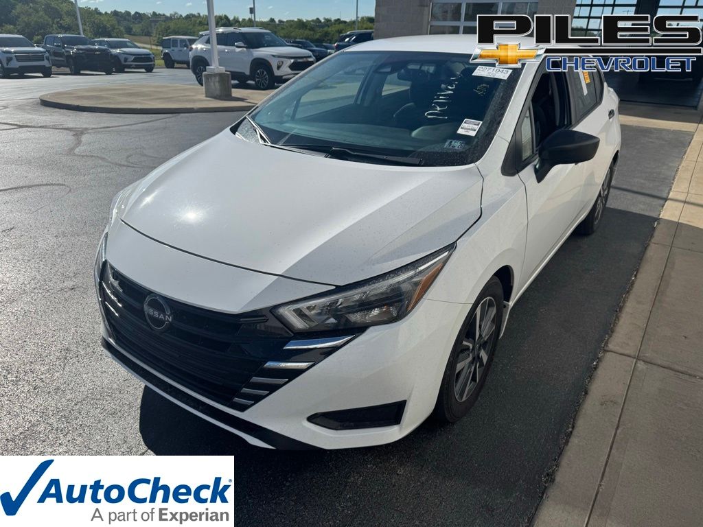 White (Fresh Powder) 2025 Nissan Versa S FWD Sedan Front-Wheel Drive Continuously Variable Transmission