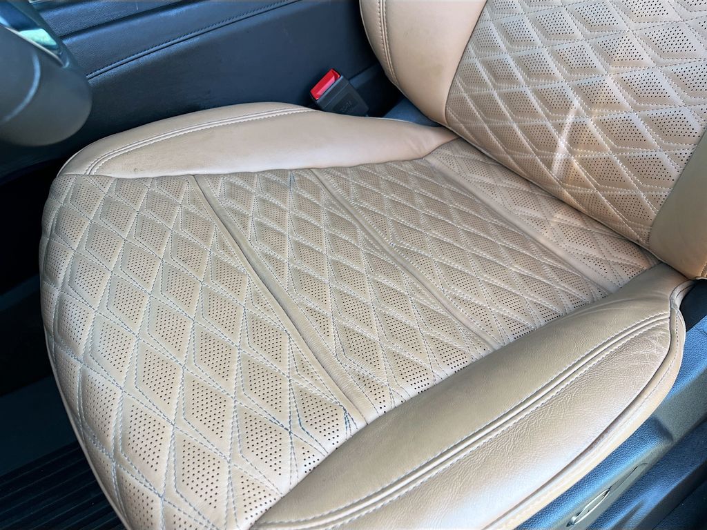 Used 2024 Green Cadillac Sport image 20