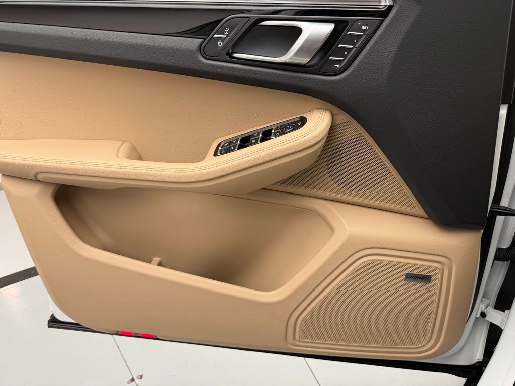 Thumbnail: 2025 Porsche Macan - 19