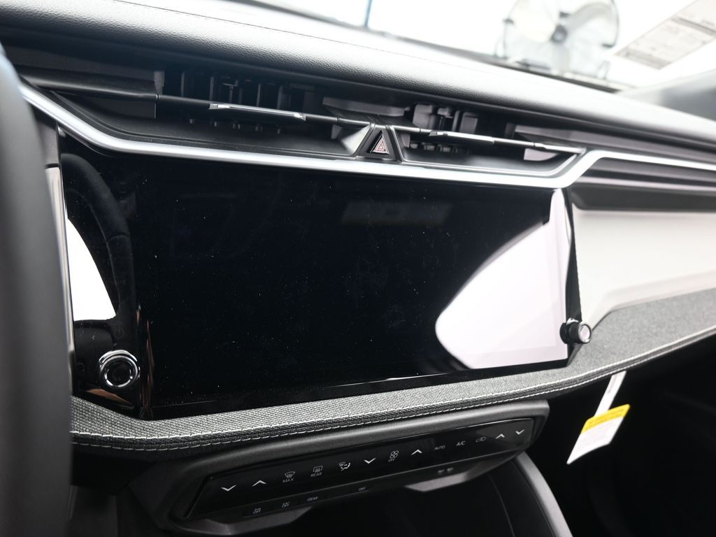 New 2026 Diamond Black Crystal Pearlcoat Jeep Laredo image 16