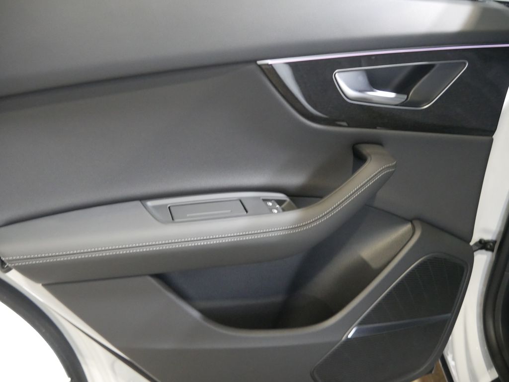 Thumbnail: 2026 Audi Q8 - 22