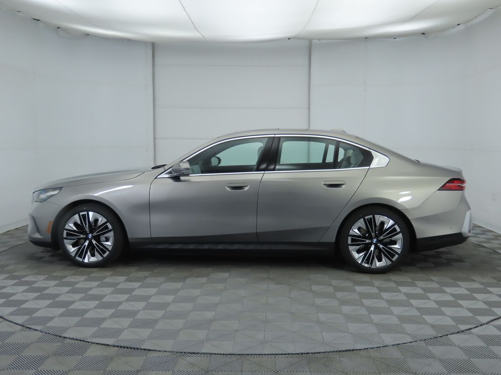 Thumbnail: 2026 BMW i5 - 8