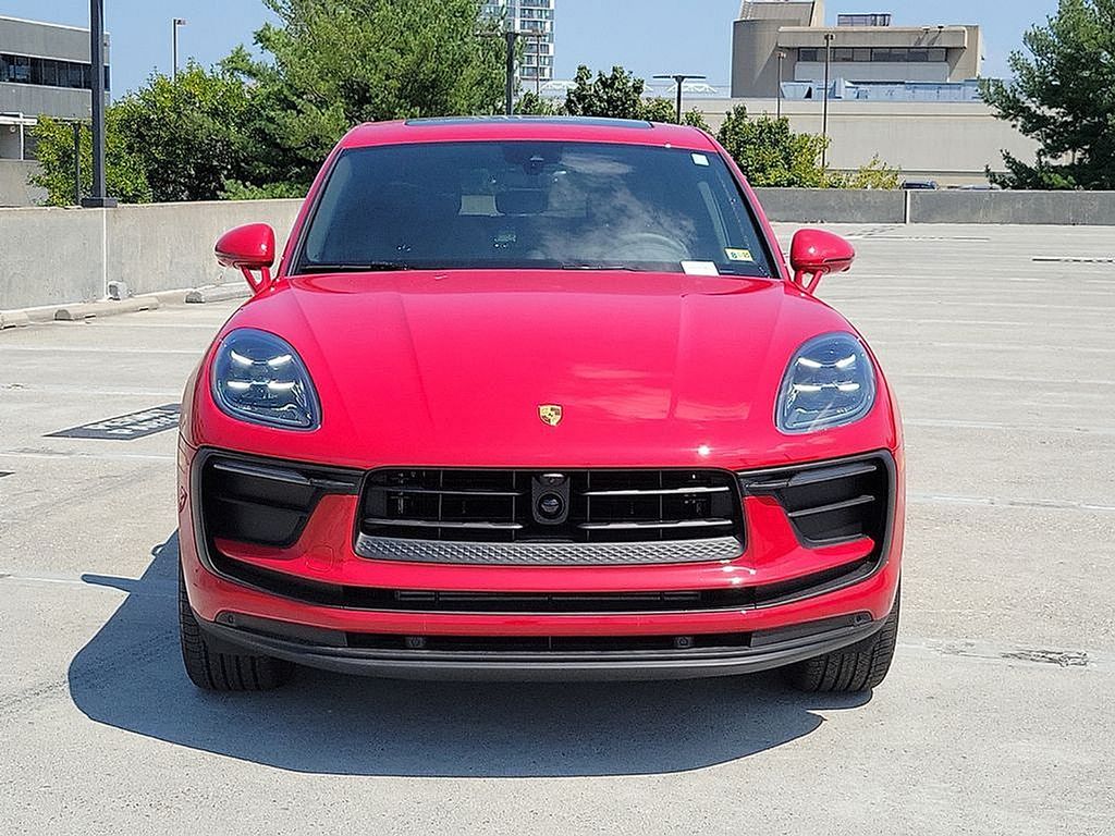 2025 Porsche Macan  2
