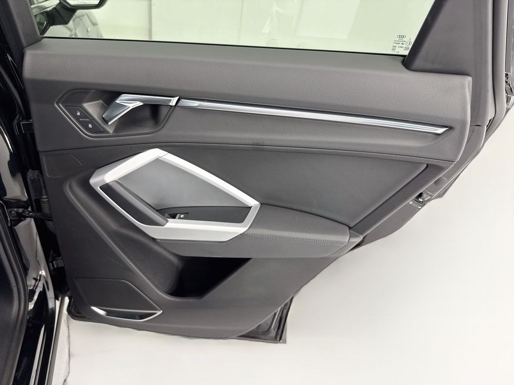 Thumbnail: 2021 Audi Q3 - 26