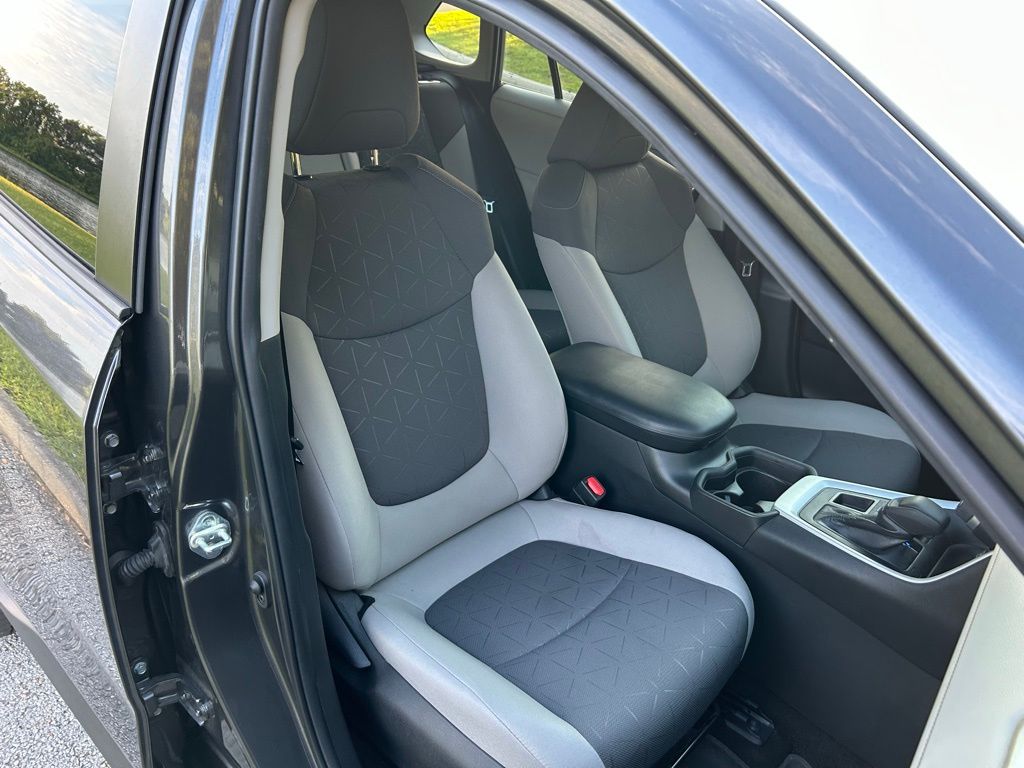 Thumbnail: 2021 Toyota RAV4 - 15
