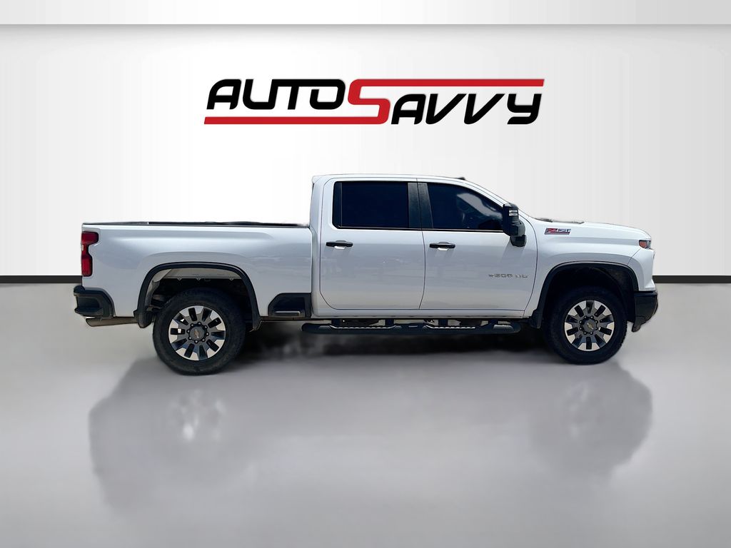 Used 2025 White Chevrolet Custom image 8