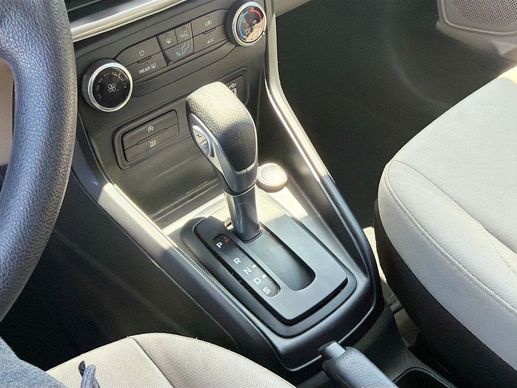 Used 2022 White Ford S image 17