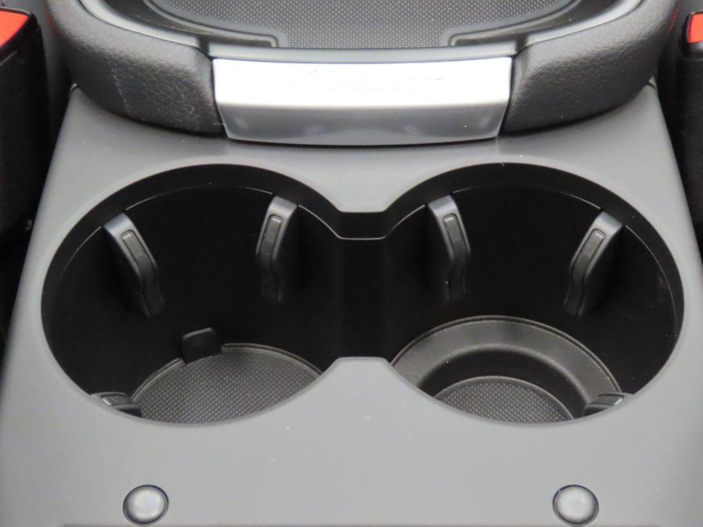 Thumbnail: 2026 Porsche Macan - 29