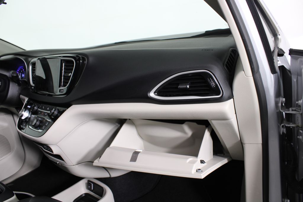 Used 2023 Chrysler Pacifica for sale in 