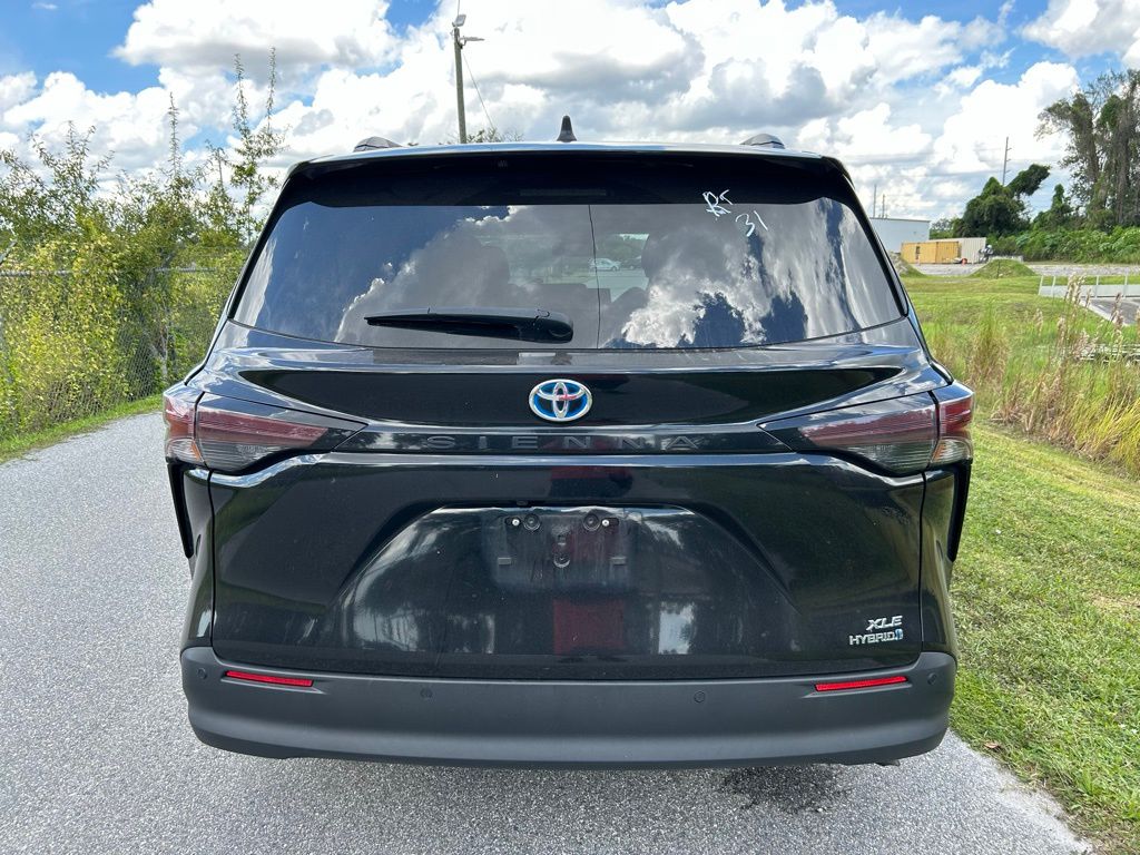 Thumbnail: 2024 Toyota Sienna - 4