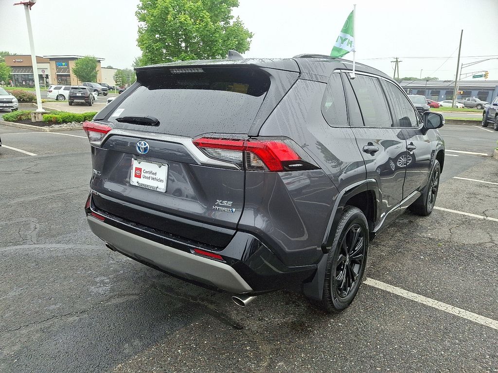 2024 Toyota RAV4 XSE 6