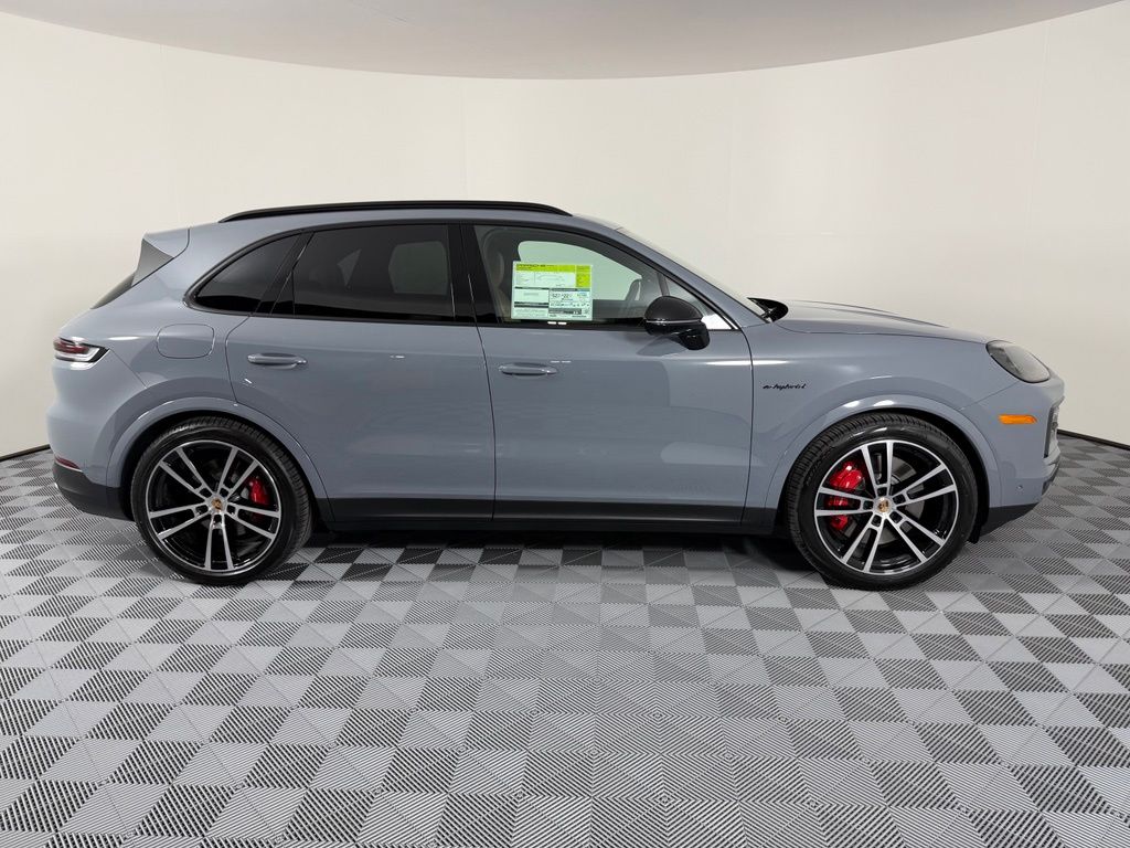 Thumbnail: 2026 Porsche Cayenne - 11