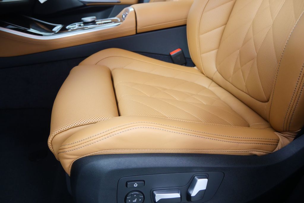 Thumbnail: 2026 BMW X5 - 10