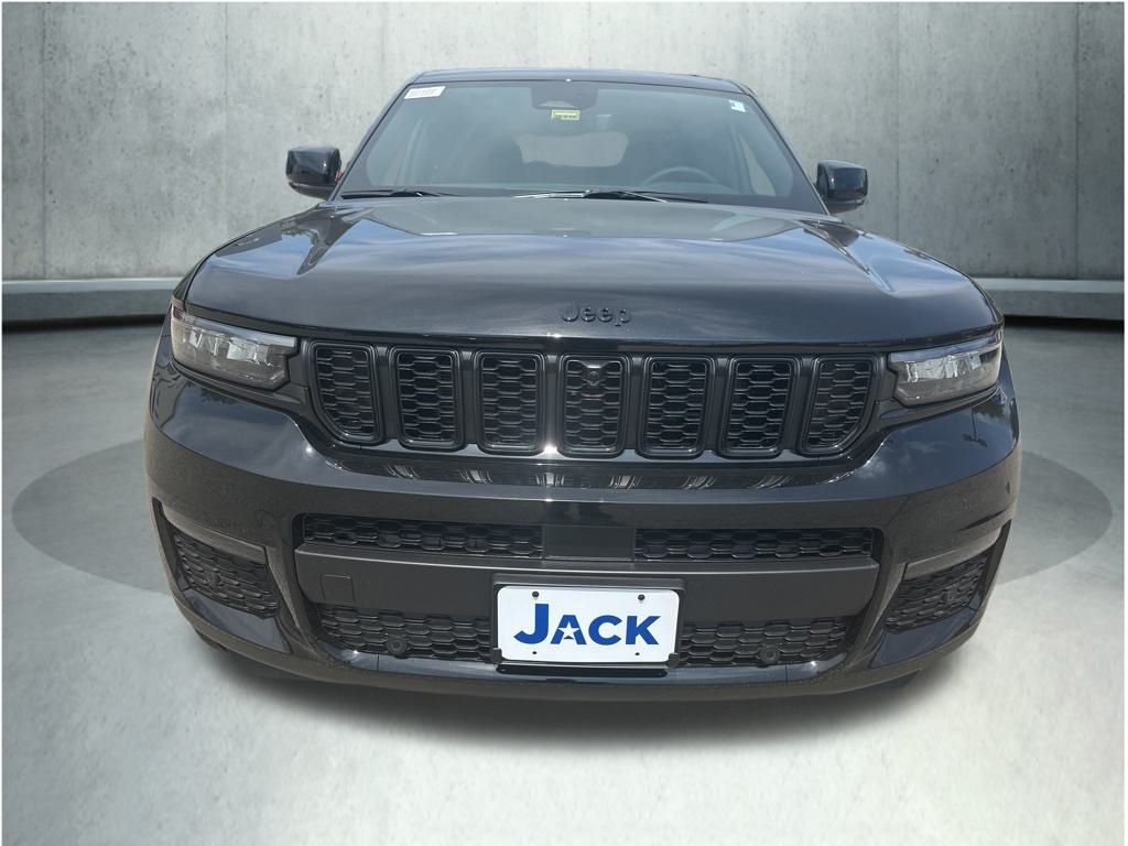 2025 Jeep Grand Cherokee Limited photo 3