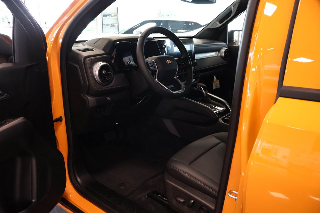 2025 Chevrolet Colorado LT 14