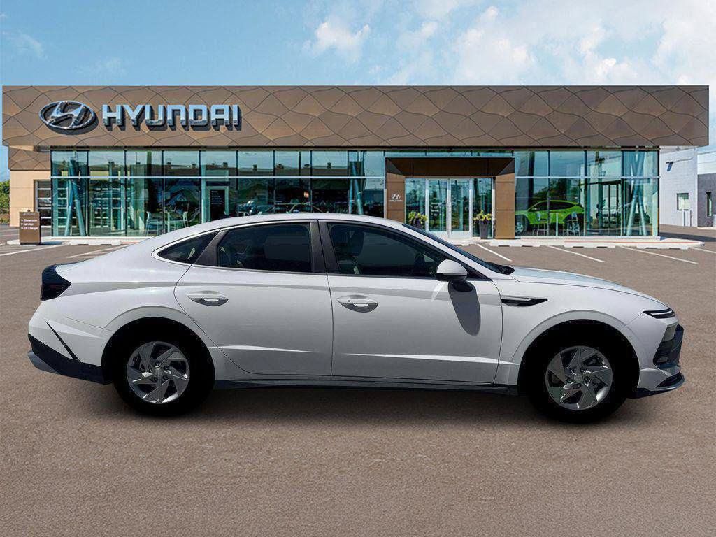New 2026 White Hyundai SE image 9